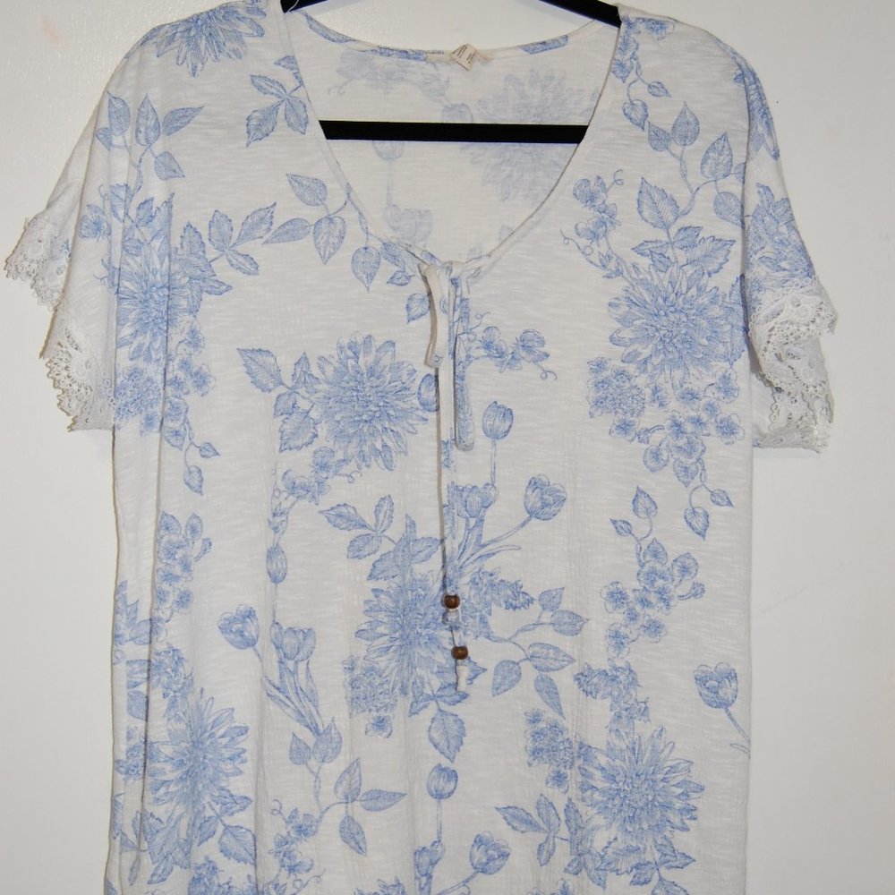 Como Blu, floral top